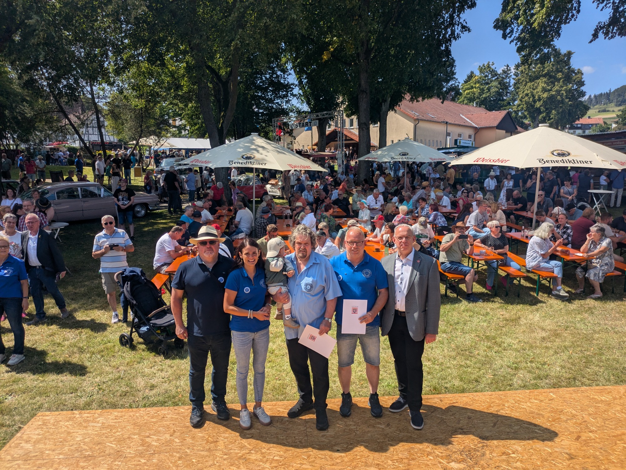 Ehrung von Fred Ziegler und Karsten Itzenhäuser für langjähriges Engagement bei den Daimler-Benz-Freunden