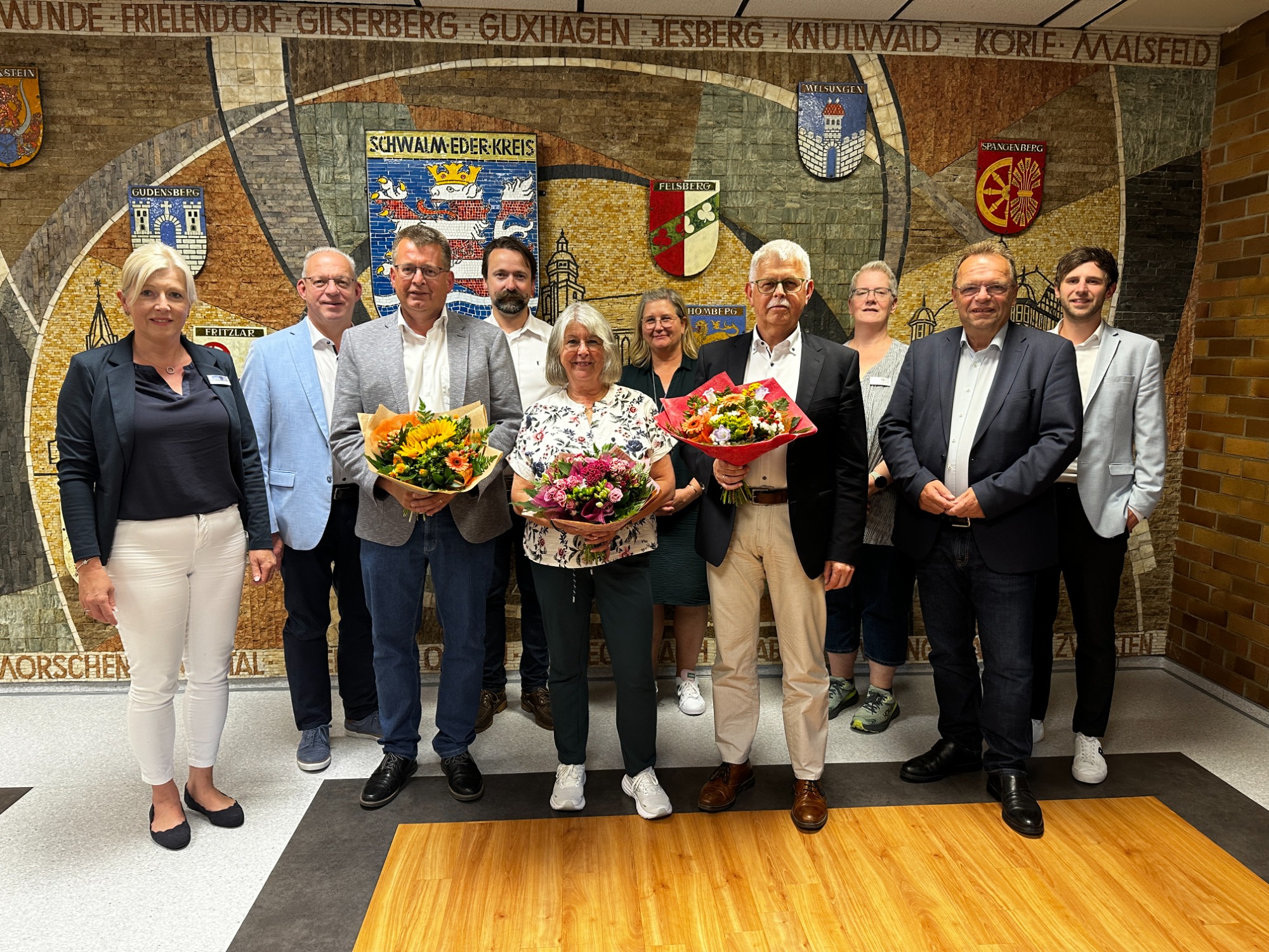 Schwalm-Eder-Kreis verabschiedet Mitarbeitende in den Ruhestand und ehrt langjährige Kollegen